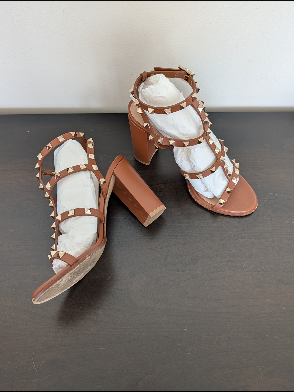Valentino Garavani 90mm Rockstud Brown Leather Block Heel Sandals - Picture 5 of 9